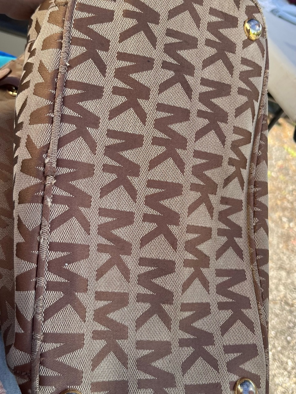 Michael Kors Tan Brown MK Signature Tote with Logo Charm - Picture 3 of 6